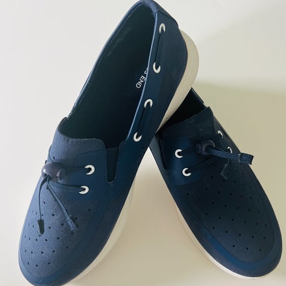 LAND'S END Women's "Regiment" Slip-On Boat Shoes NWOT 9 1/2 B - Picture 1 of 10